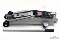 Домкрат подкатной 2т в кейсе высота 135-380 Домкрат подкатной 2т в кейсе высота 135-380